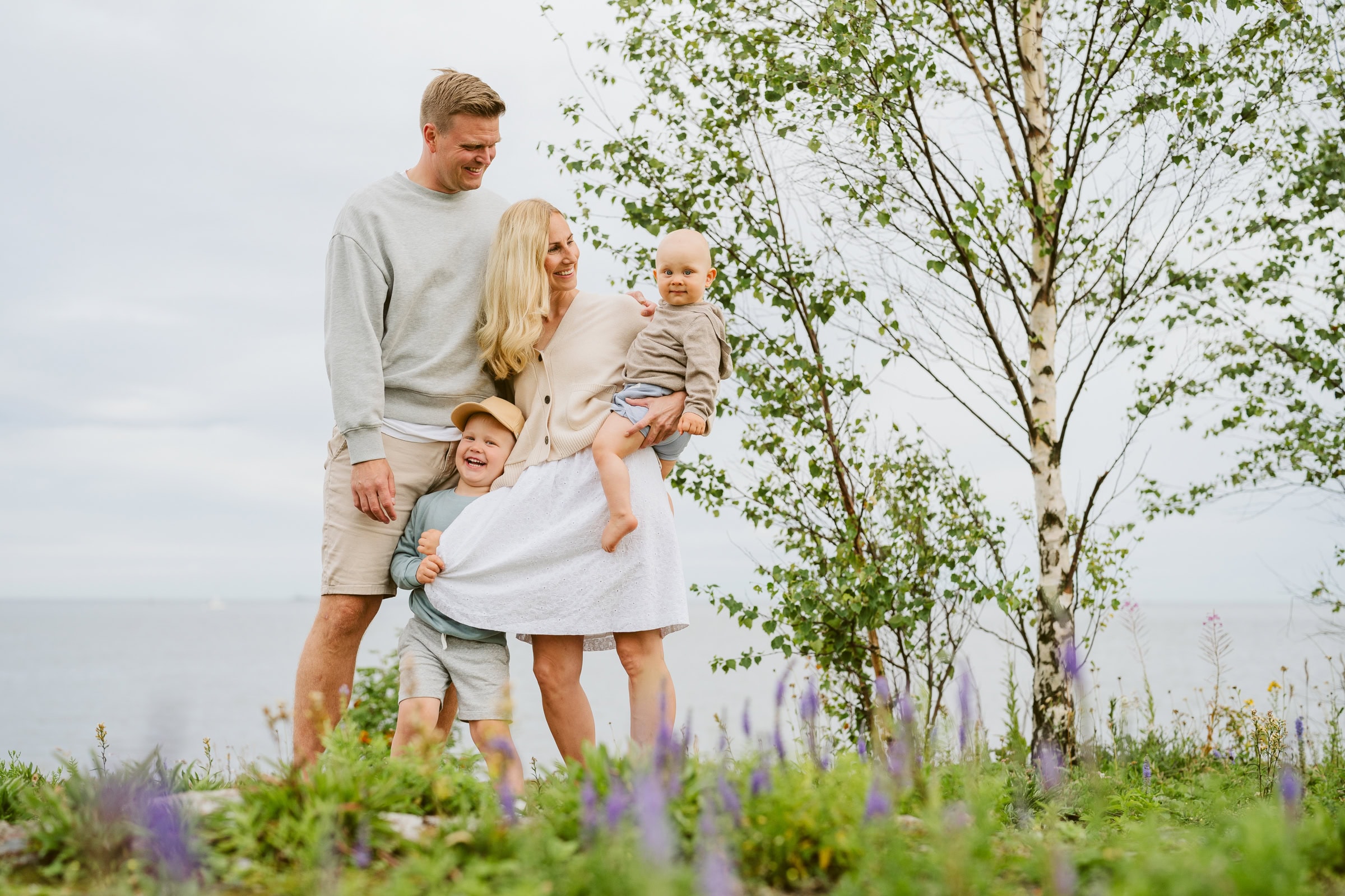 Kesän minisessiot Espoo: 4 unenomaista kuvauspaikkaa, joihin voi rakastua 29 Niki Strbian summer mini session Uunisaari 1