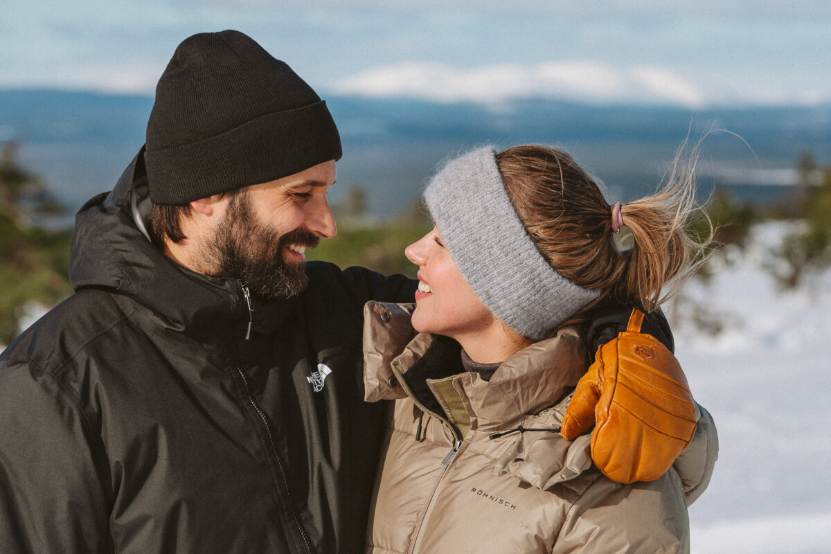 winter hike on a sunny day couple photoshoot Levi Finland